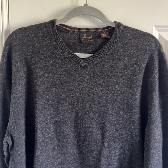 Jos. A Bank Size Large Merino Wool Dark Gray V-Neck - Picture 3 of 7
